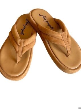 Free People Wonderland Leather Tan Thong Sandal Women’s Size 38 (7.5)